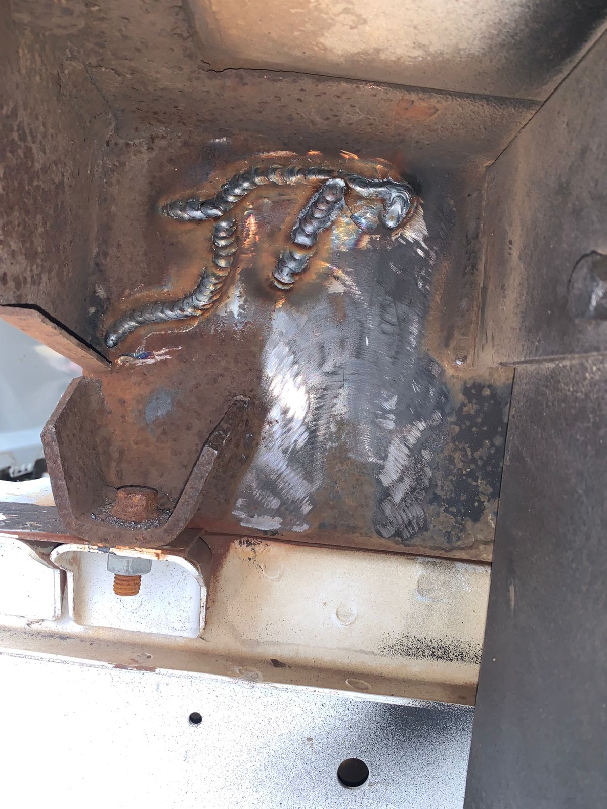 Oficina da Solda - Soldagem em Baú de Caminhão